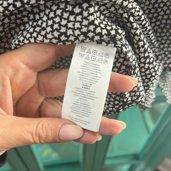 Michael Kors Black and White Off Shoulder Pleated Women's Blouse NWT - Picture 5 of 9